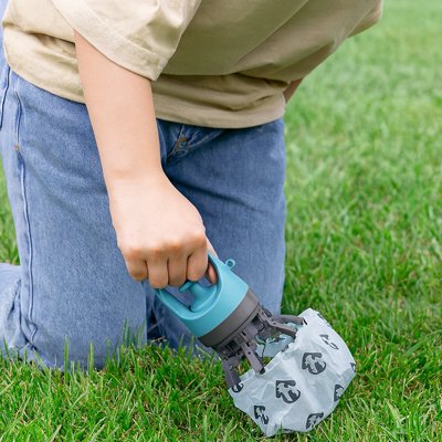 Ramasse-crotte chien pratique hygiénique promenade déjections canines sac biodégradable 4  – Lune et Museau