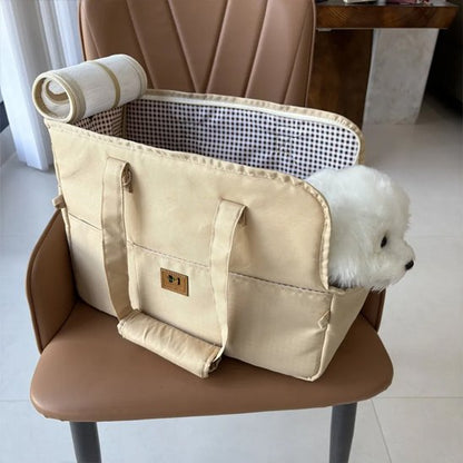Sac transport chien sur chaise maison